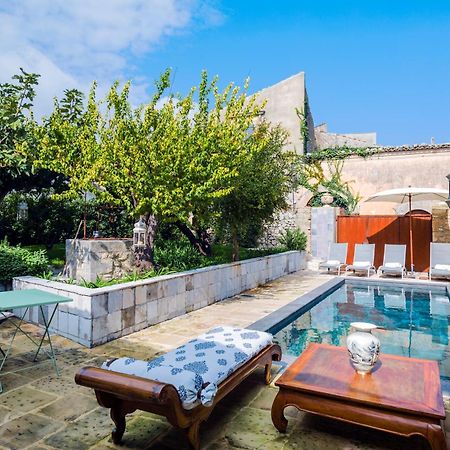 Dimora Di Catullo - Ospitalita Di Charme Villa Палацоло Акрейде Екстериор снимка