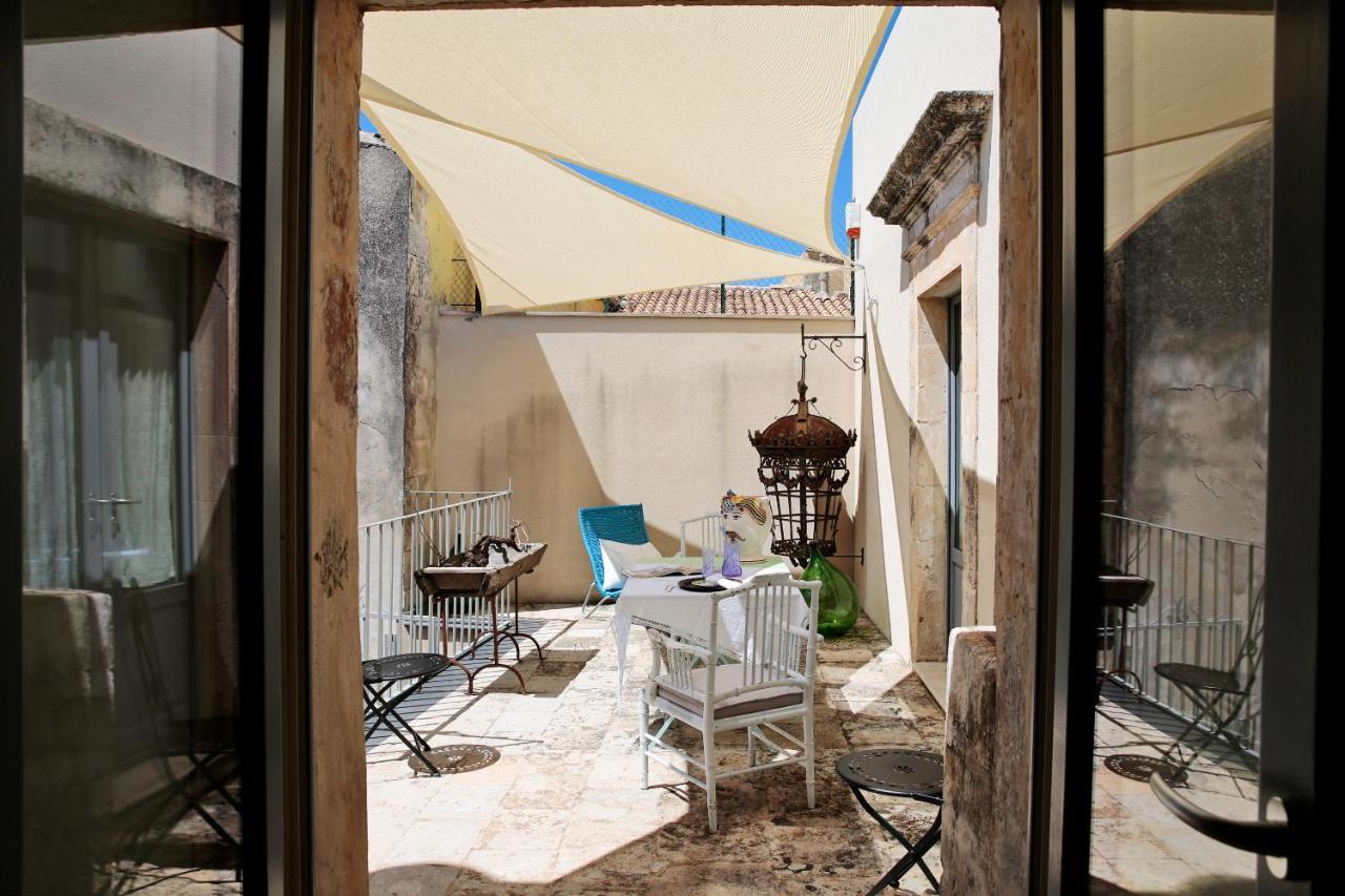 Dimora Di Catullo - Ospitalita Di Charme Villa Палацоло Акрейде Екстериор снимка