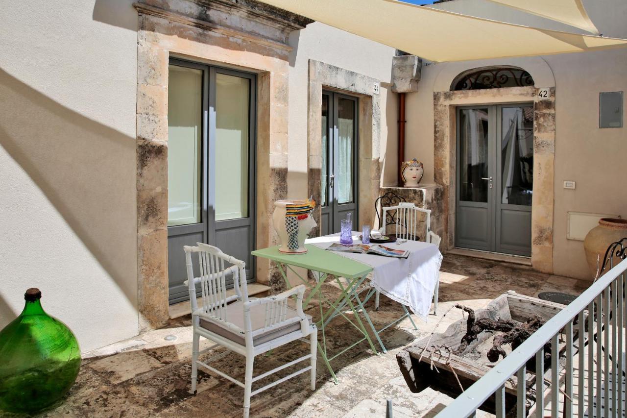 Dimora Di Catullo - Ospitalita Di Charme Villa Палацоло Акрейде Екстериор снимка