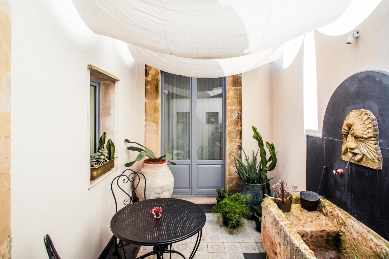 Dimora Di Catullo - Ospitalita Di Charme Villa Палацоло Акрейде Екстериор снимка