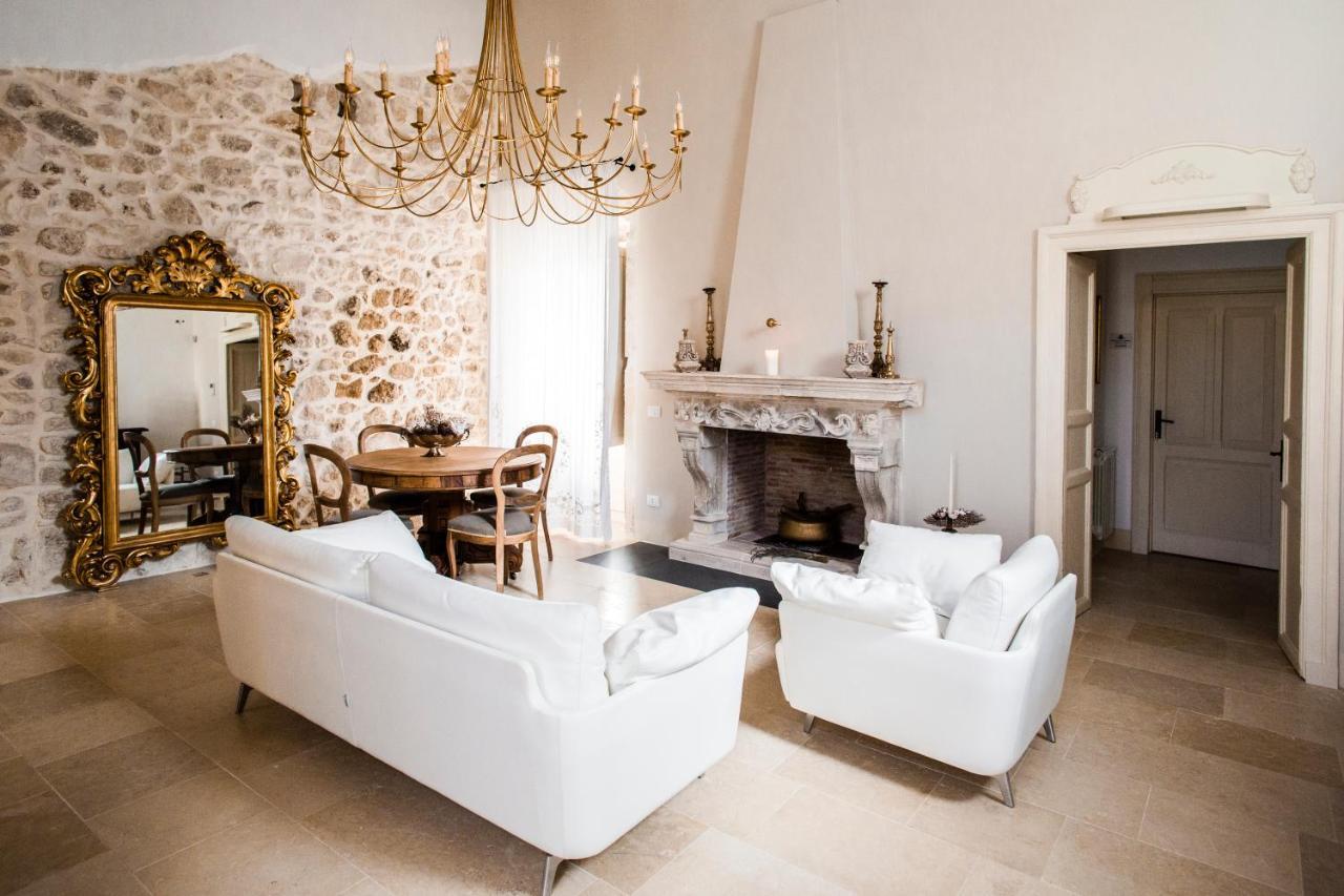 Dimora Di Catullo - Ospitalita Di Charme Villa Палацоло Акрейде Екстериор снимка