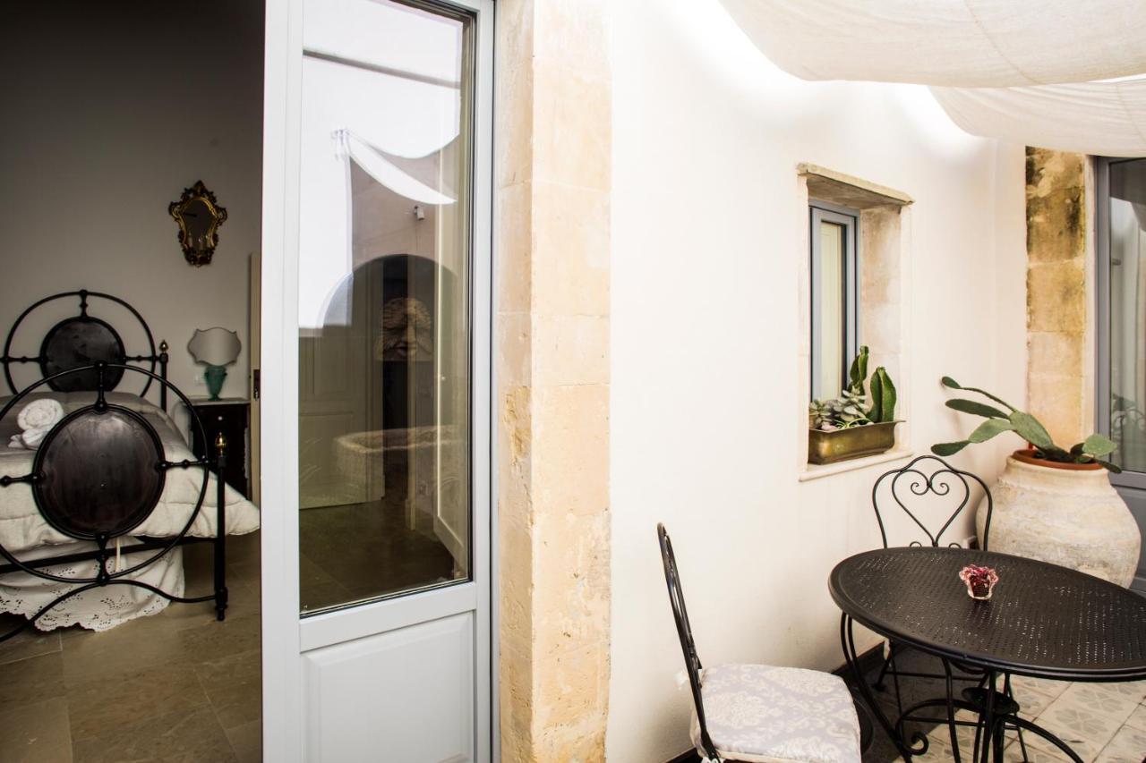 Dimora Di Catullo - Ospitalita Di Charme Villa Палацоло Акрейде Екстериор снимка