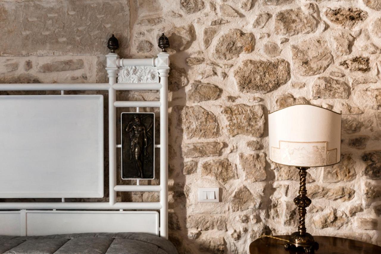 Dimora Di Catullo - Ospitalita Di Charme Villa Палацоло Акрейде Екстериор снимка