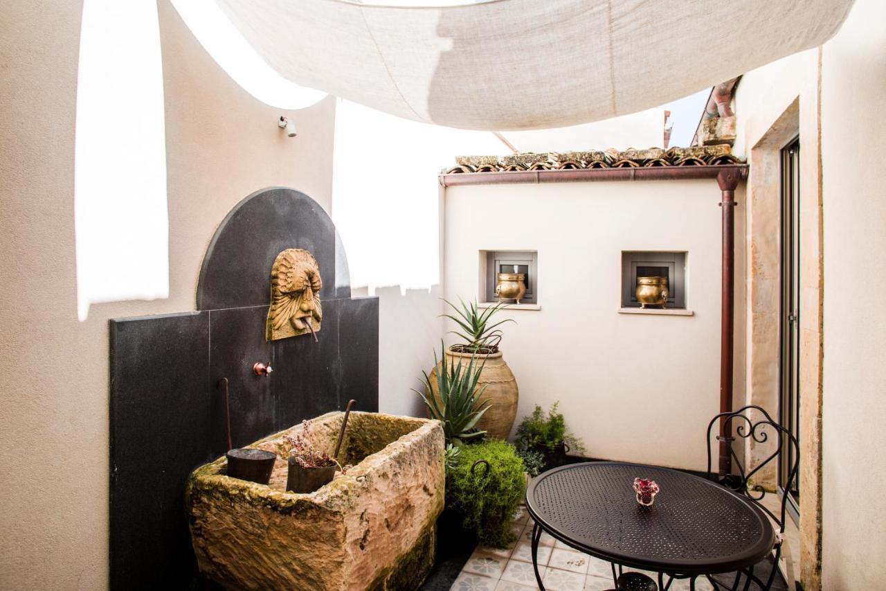 Dimora Di Catullo - Ospitalita Di Charme Villa Палацоло Акрейде Екстериор снимка